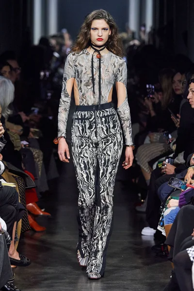 Look 26